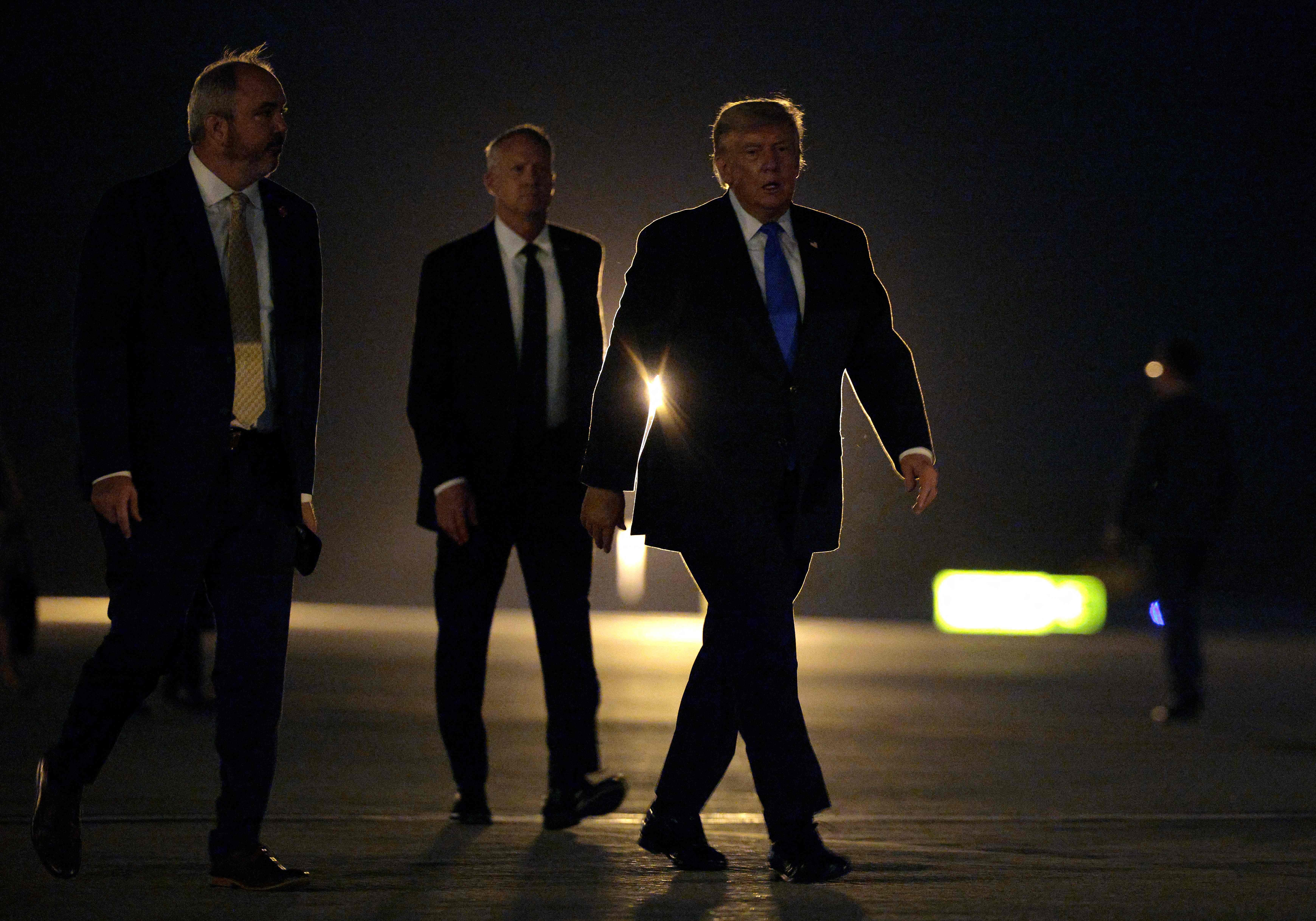 Homem armado é preso em campo de golfe de Donald Trump em Los Angeles