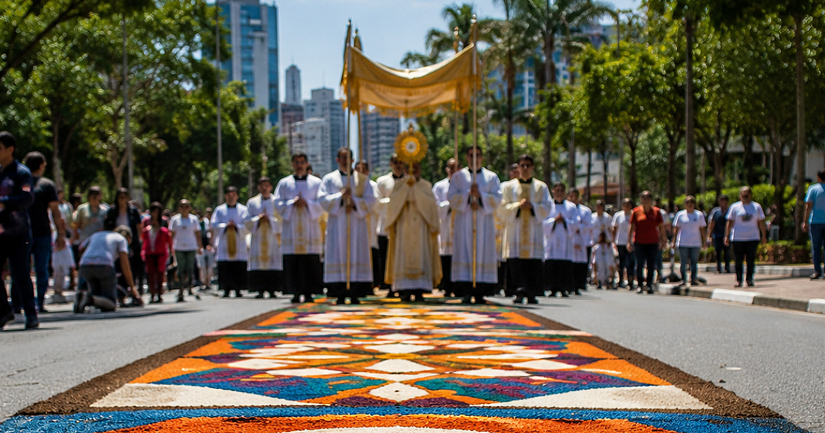 Corpus Christi: Paróquias de Barueri divulgam programação de missas e procissões
