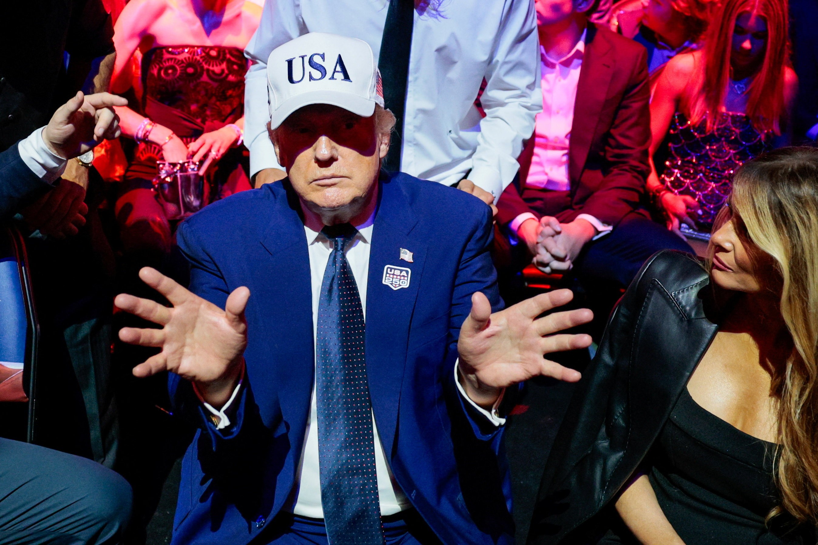 Trump ameaça impor tarifa de 100% sobre vinhos franceses