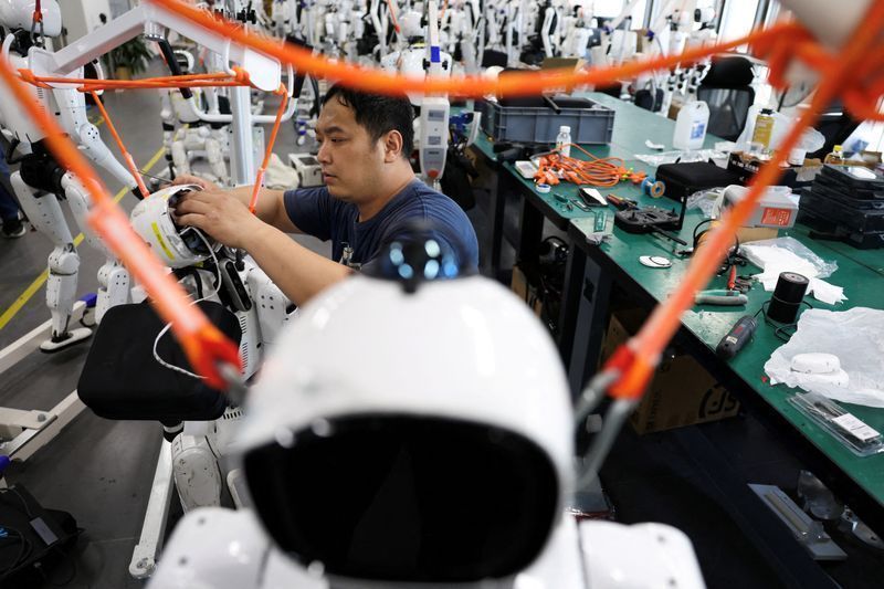China pisa no freio em IPOs de empresas de robôs humanoides