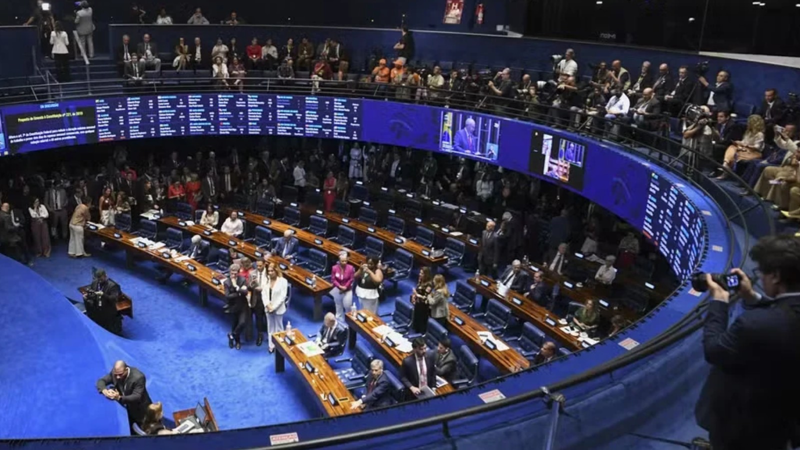 Oposição tenta incluir redução da maioridade penal em PEC da Segurança