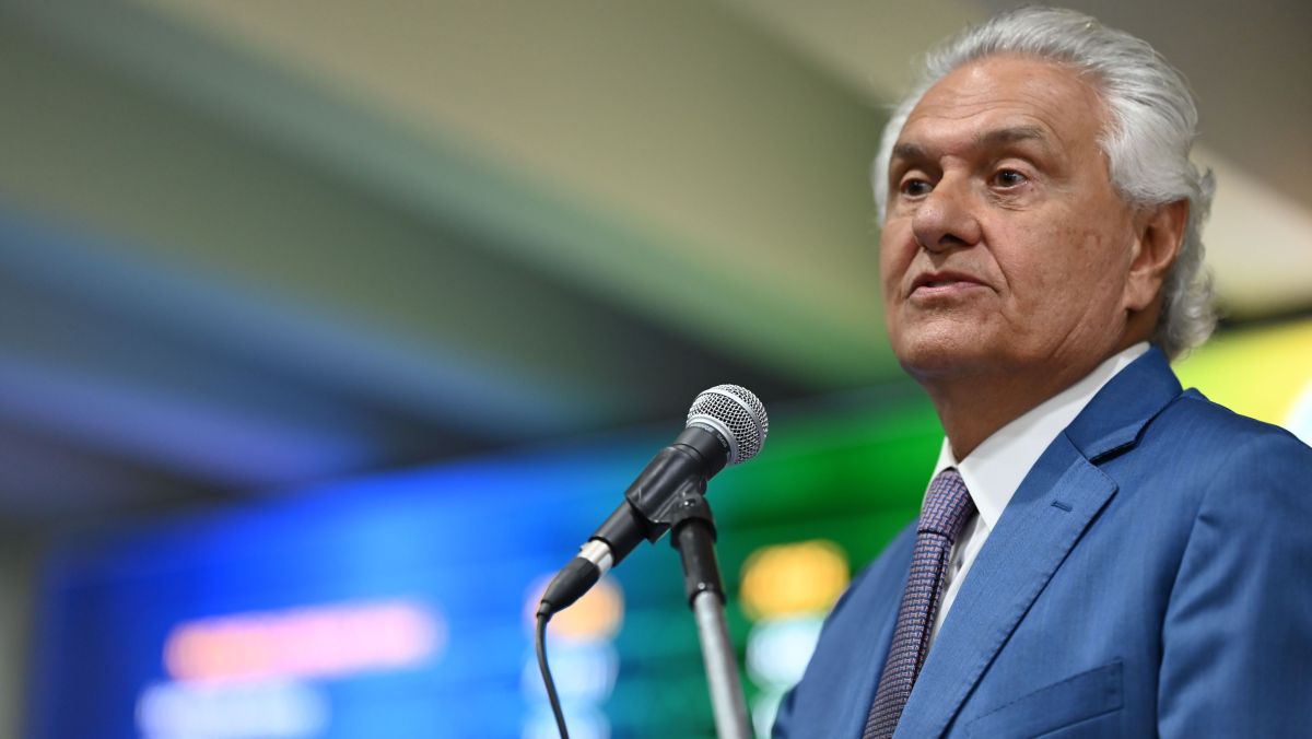 Candidatura de Flávio Bolsonaro está "extremamente fragilizada", diz Caiado