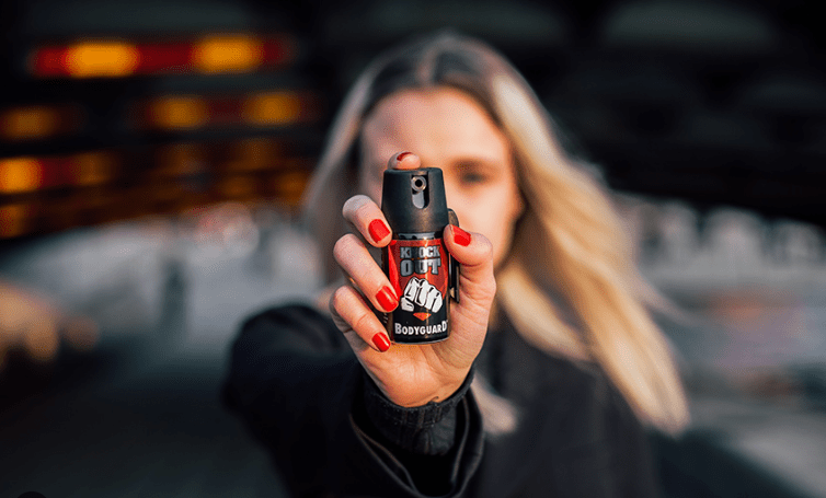 Senado aprova projeto que autoriza porte de spray de pimenta para mulheres