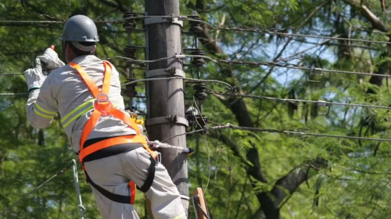 Manaus: bairros terão fornecimento de energia interrompido nesta segunda (14)