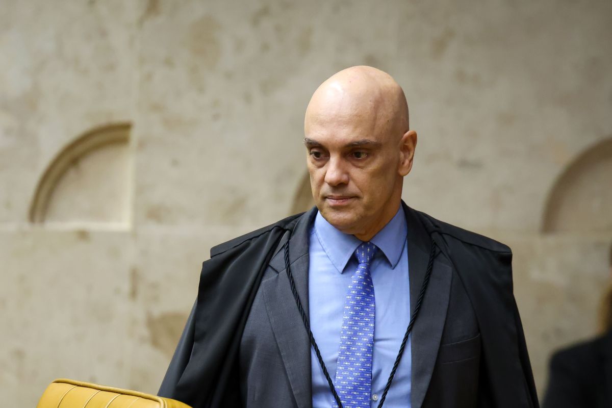 Decisão de Moraes sobre fonte de jornalista gera críticas de especialistas