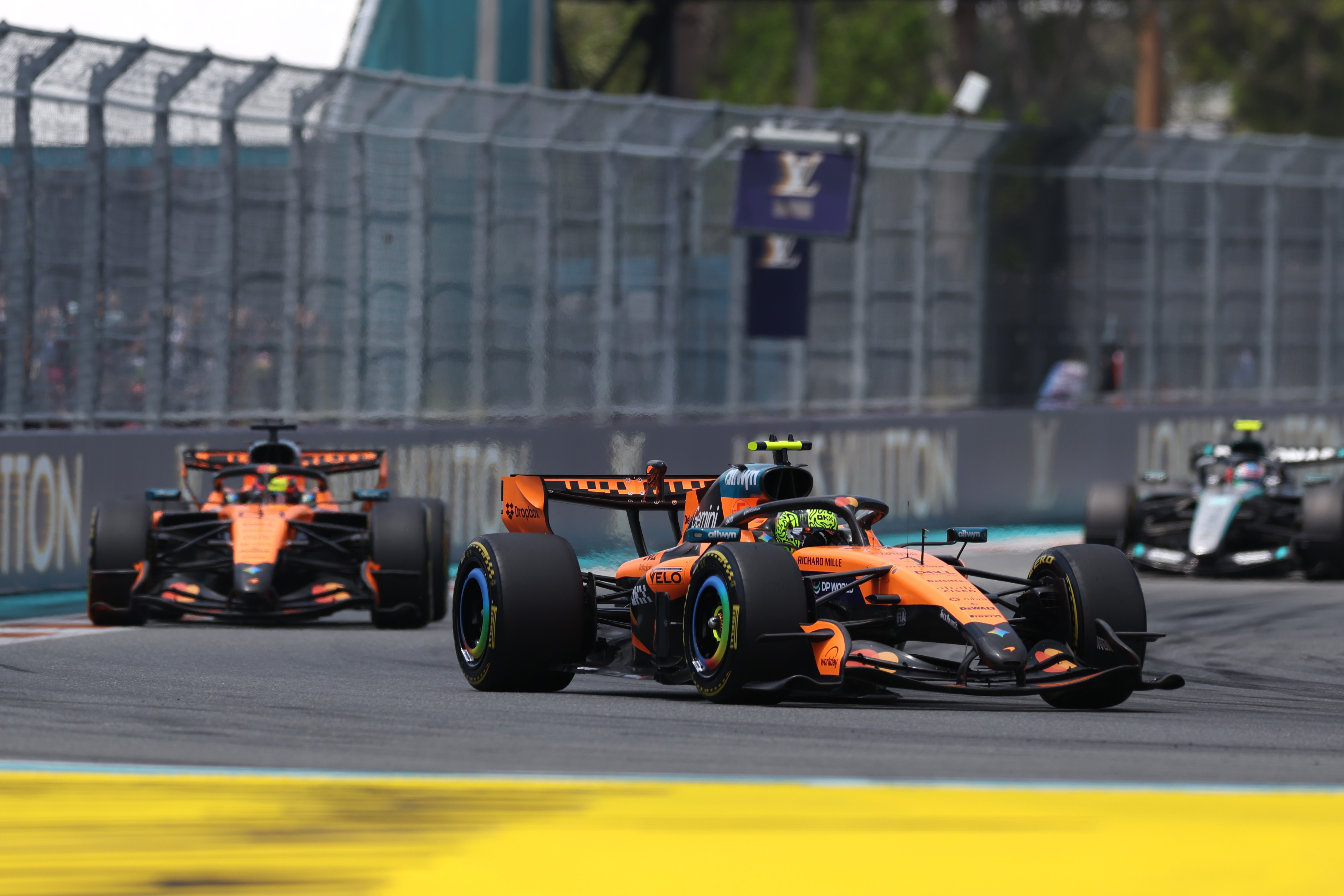 Norris supera Verstappen, vence pela 1ª vez na F1 e leva corrida sprint de Miami
