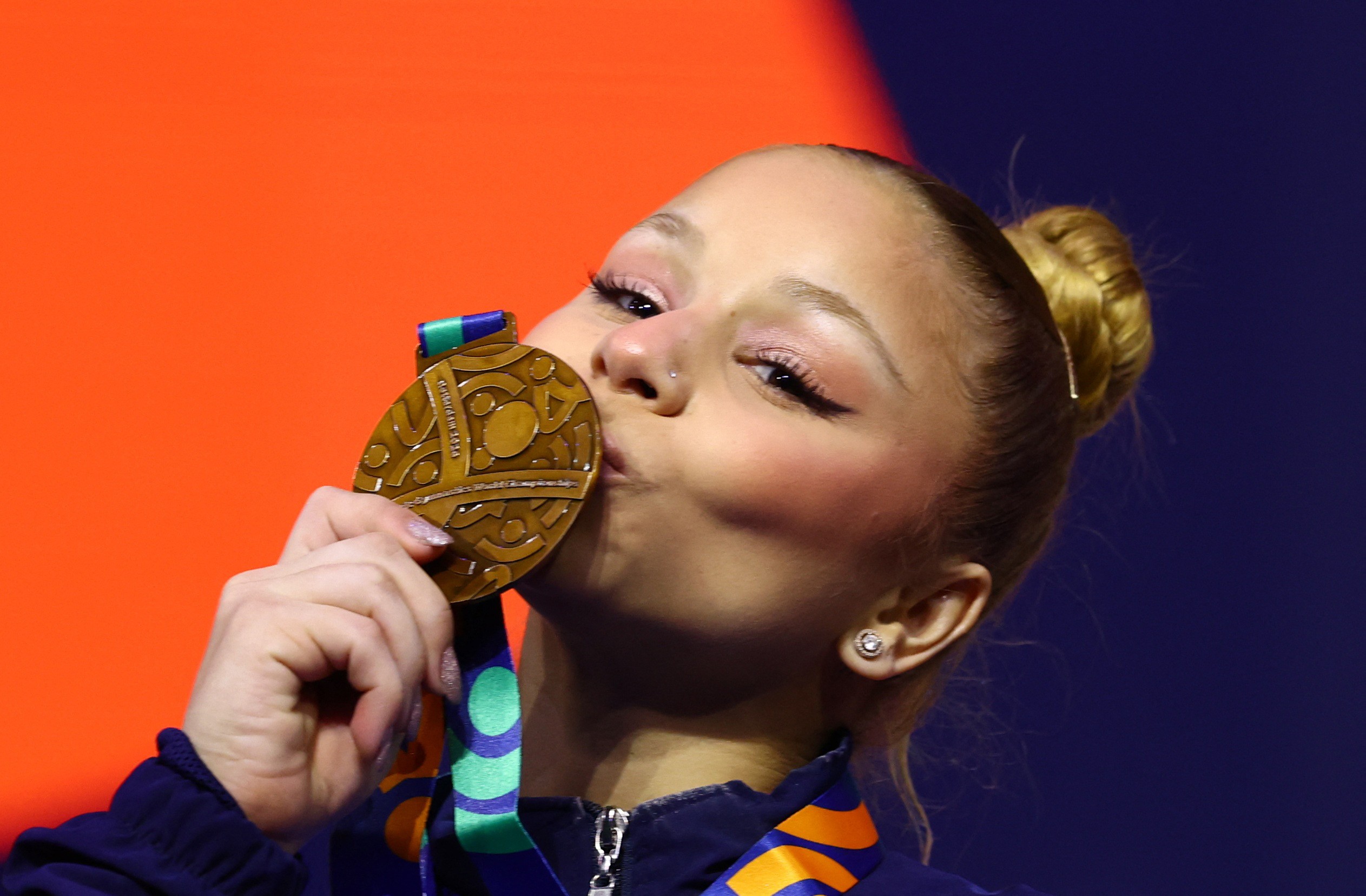 Flávia Saraiva conquista bronze na trave no Mundial de Ginástica