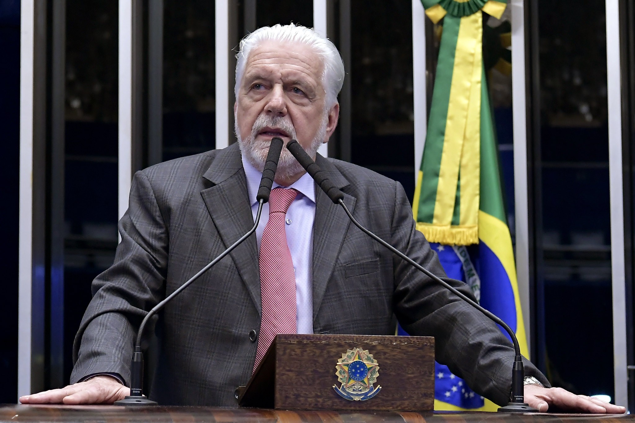 PF investiga Jaques Wagner por suspeita de receber R$ 3,5 milhões e apartamento