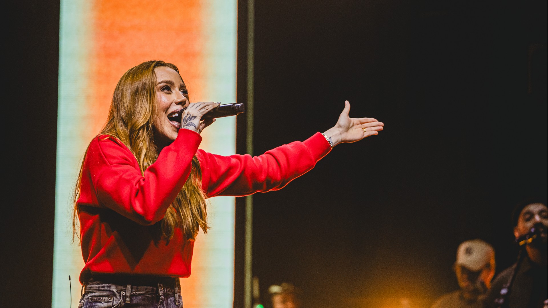 Cantora gospel supera Ludmilla e Thiaguinho e se torna uma das mais ouvidas do país