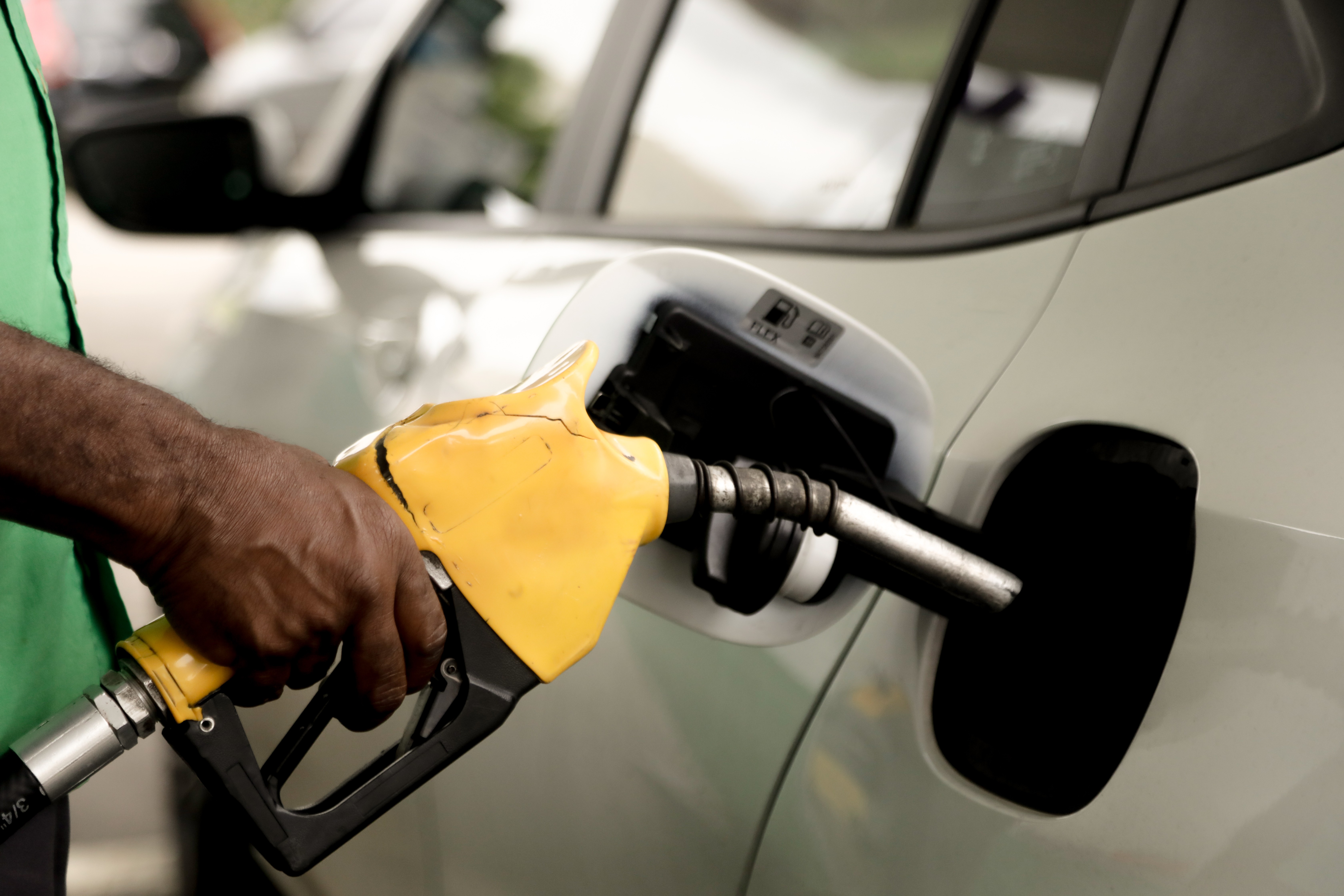 Gasolina sobe R$ 0,04 nas refinarias a partir desta sexta-feira