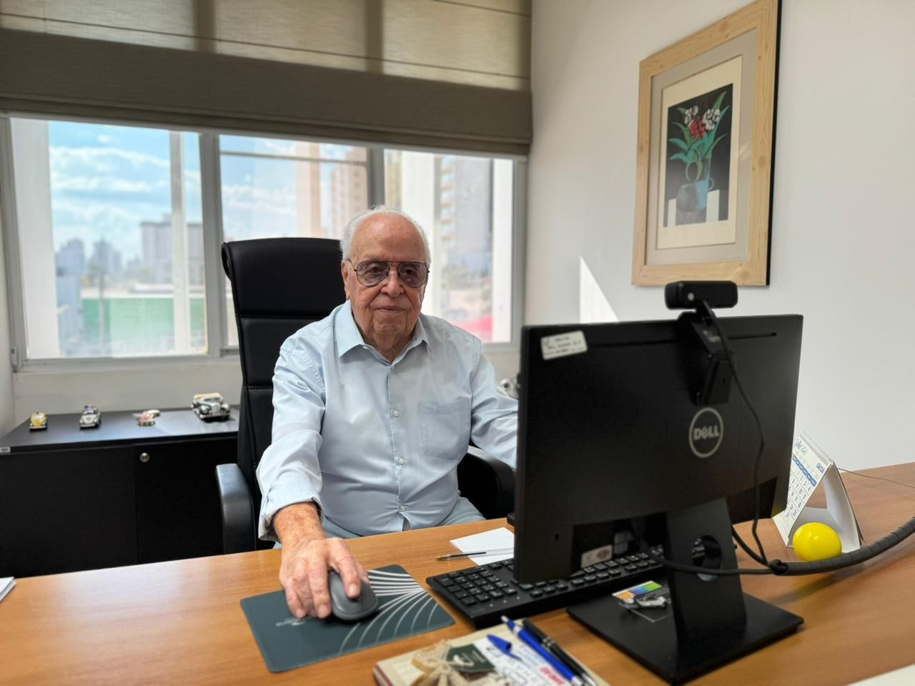 Aos 96, diretor completa 76 anos de trabalho na mesma empresa: 'Exemplo'