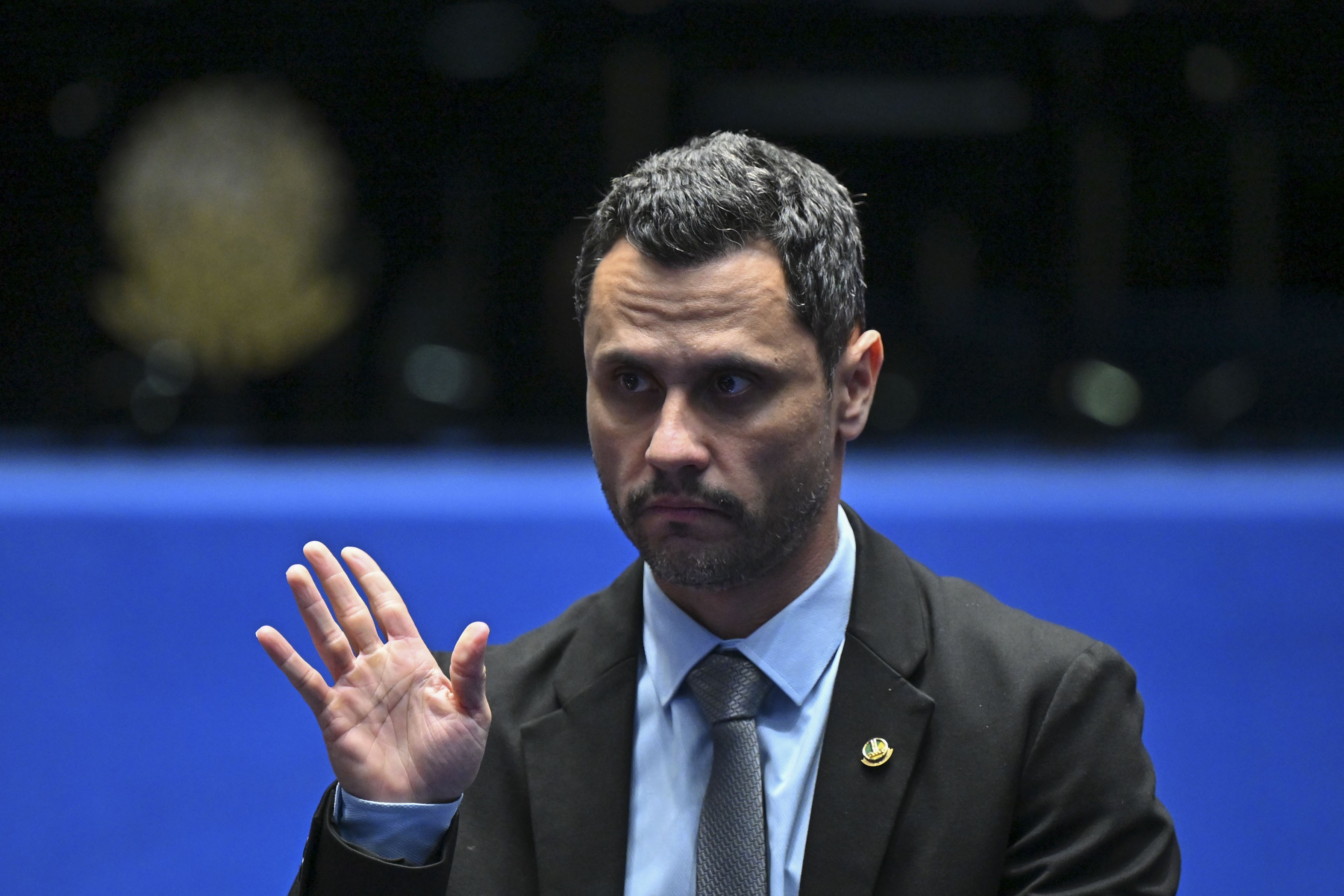 Cleitinho desiste de disputar o governo de Minas e altera o cenário eleitoral