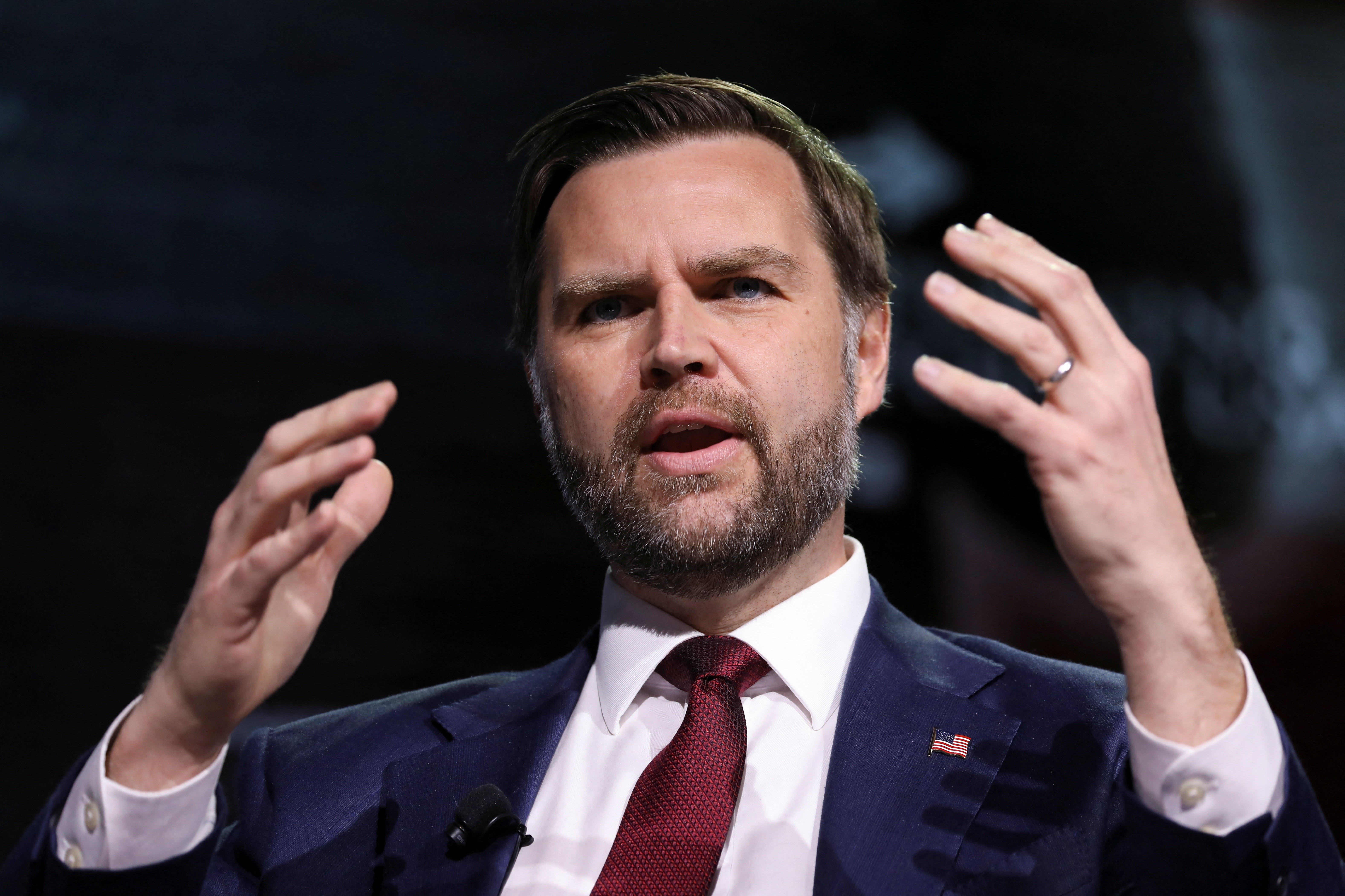 Vice de Trump, J.D. Vance critica “reação exagerada” de Israel a acordo com Irã