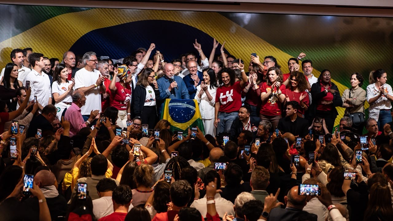 Lula vence segundo turno com 51,79% dos votos válidos e supera Flávio Bolsonaro