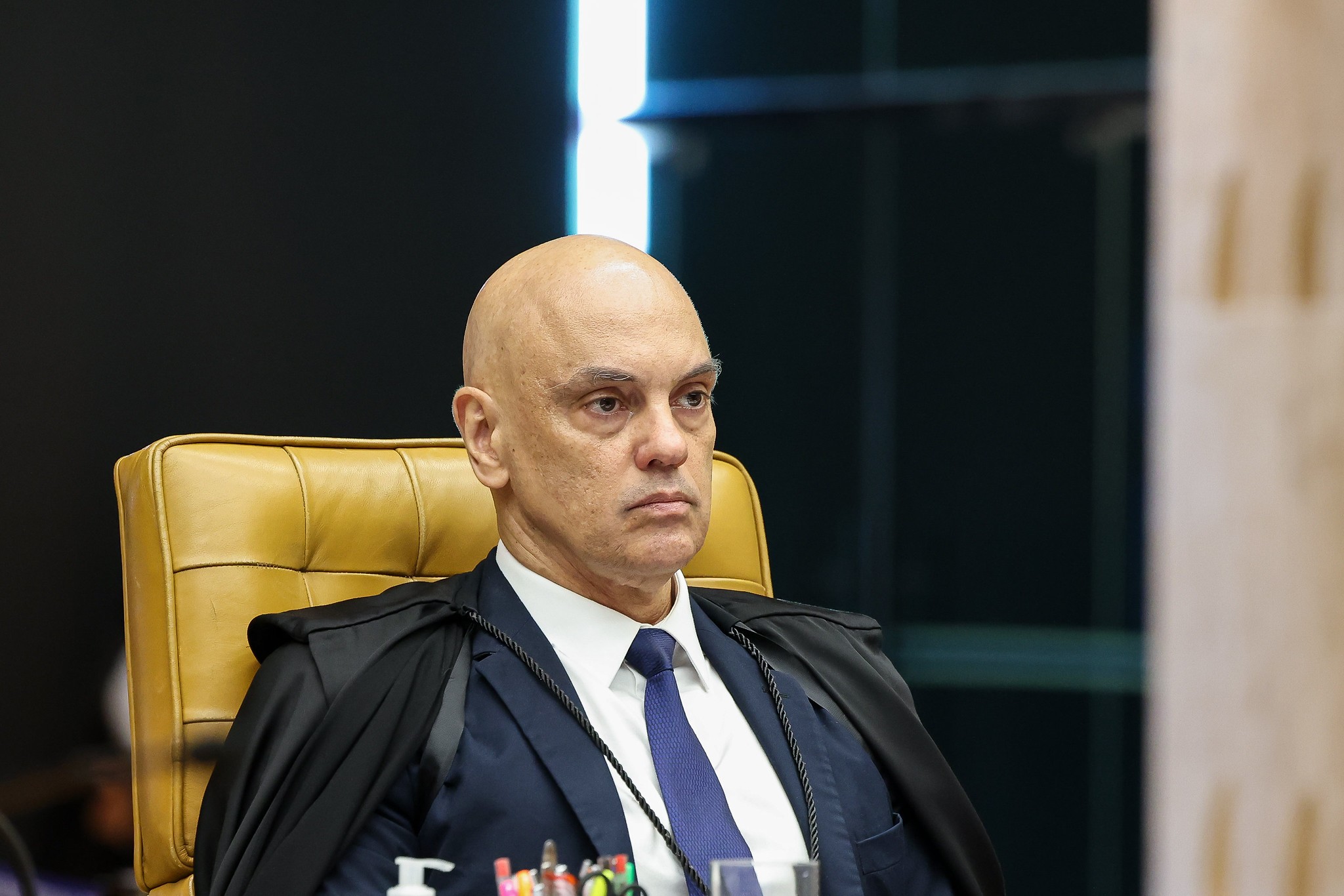 Ministros de Lula e do STF criticam decisões da PF e de Alexandre de Moraes sobre Flávio Bolsonaro