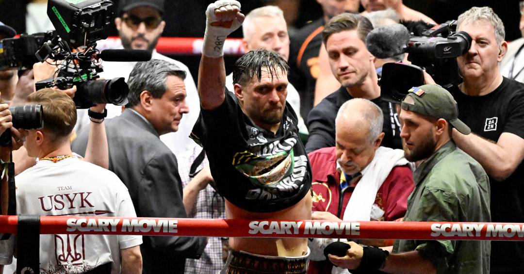 Oleksandr Usyk renuncia a cinturões mundiais, mas planeja 'última dança'