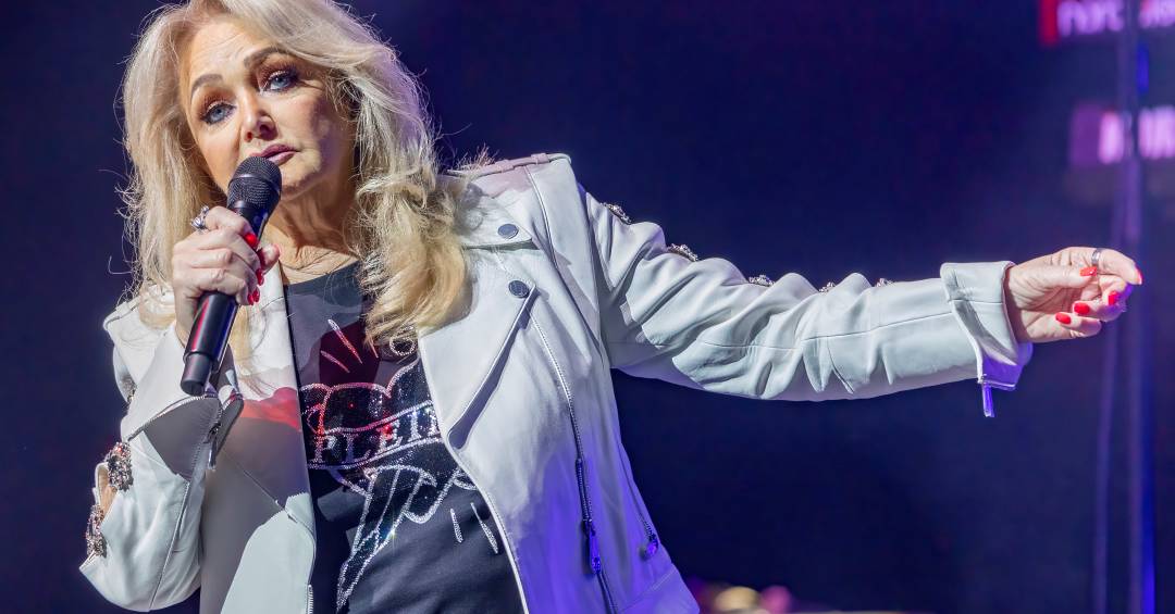 Bonnie Tyler acorda do coma, mas quadro de saúde ainda é grave
