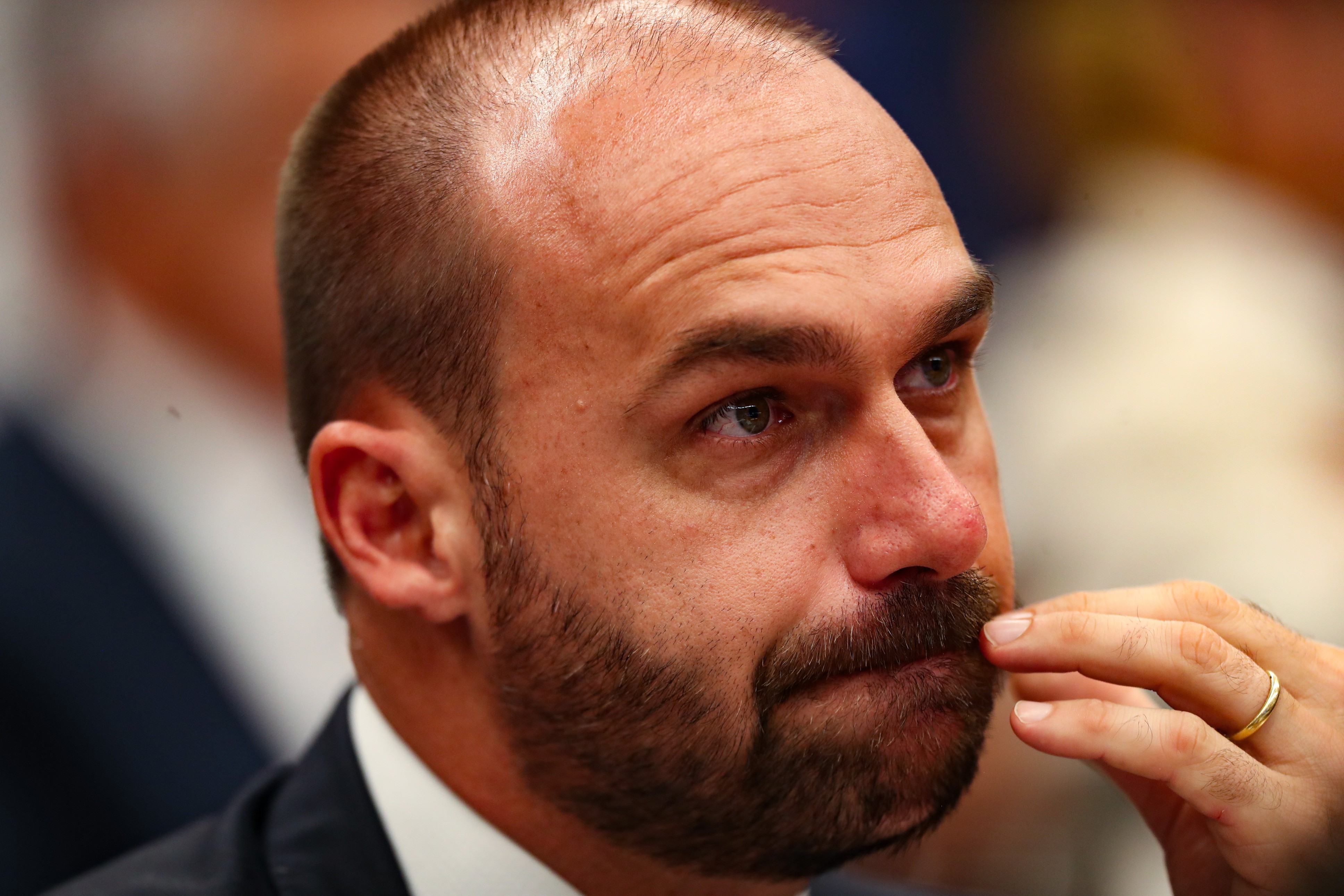 PF investiga se dinheiro de banqueiro bancou despesas de Eduardo Bolsonaro nos EUA