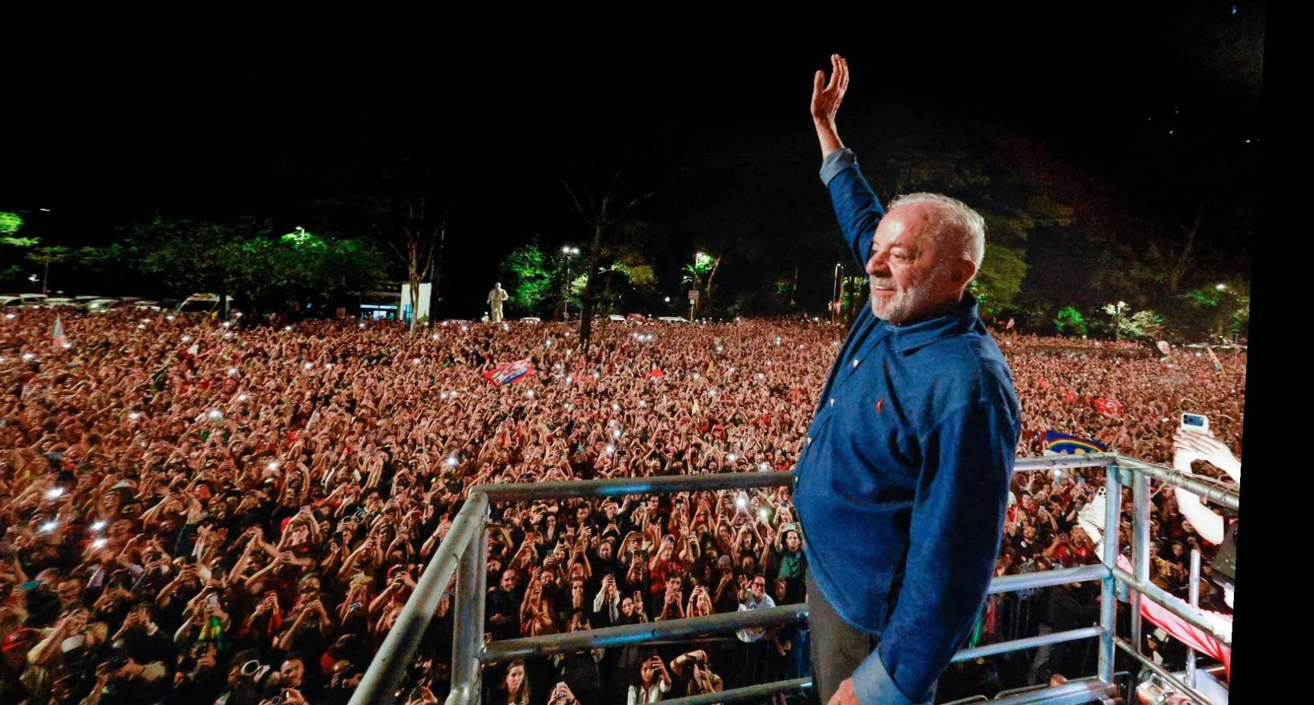 Após reeleição com 51,79% dos votos, Lula cumpre agendas com ministros e recebe ligações de líderes mundiais