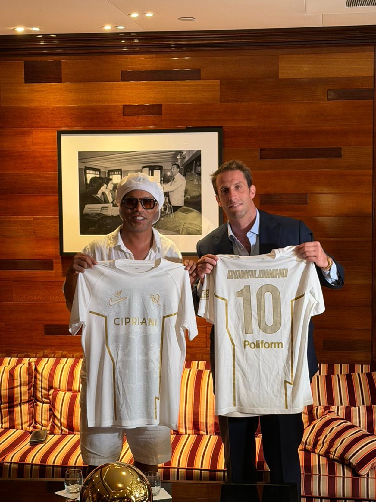 Ronaldinho acerta com time da Série C da Itália para jogo especial