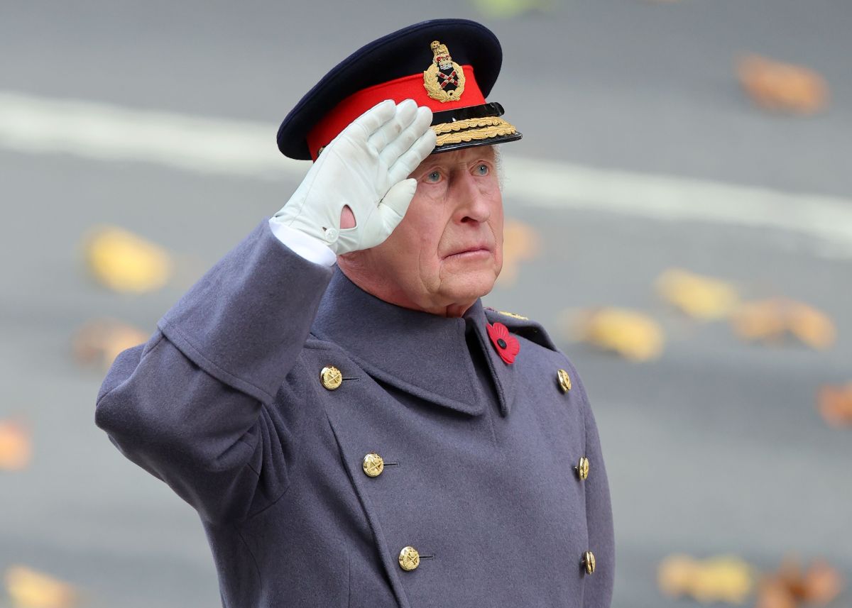 Rei Charles III não morará em Buckingham e revela pagamento de impostos
