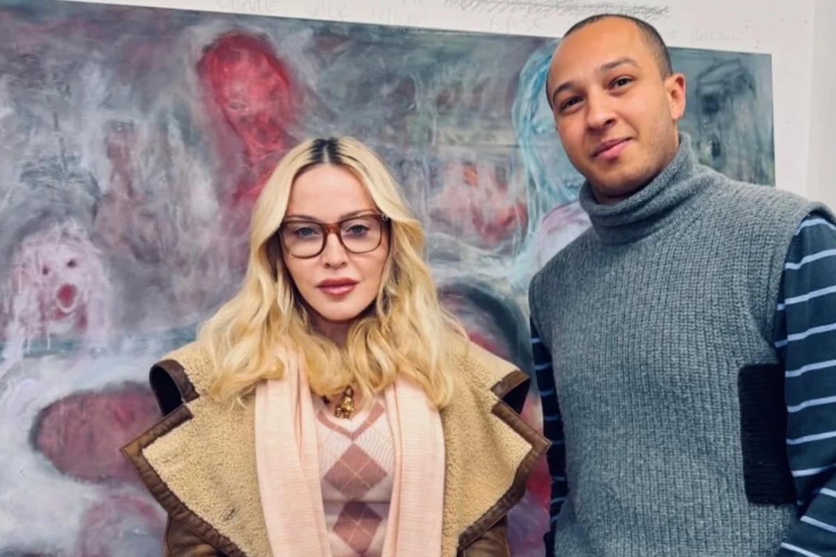 Artista brasileiro presenteia Madonna com esculturas de pênis