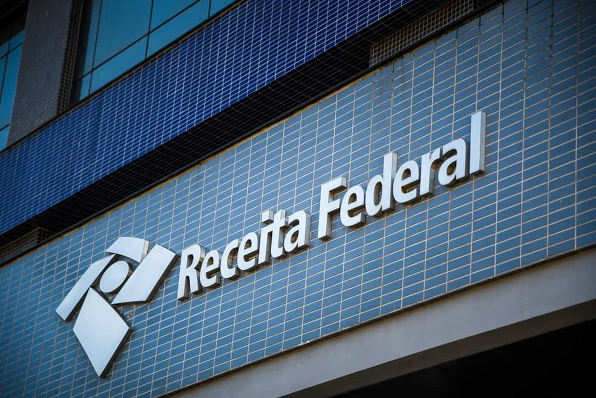 Receita Federal promove leilão com smartwatches a R$ 60 e motos por R$ 2,9 mil