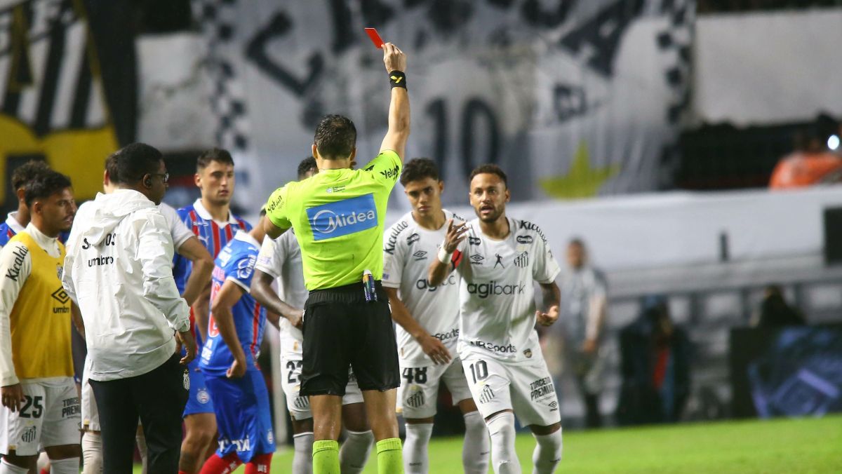 Neymar é suspenso por dois jogos pelo STJD após polêmica em partida do Brasileiro