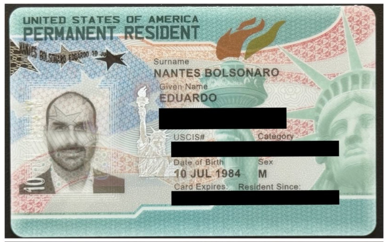 Eduardo Bolsonaro recebe green card e pode fixar residência nos EUA