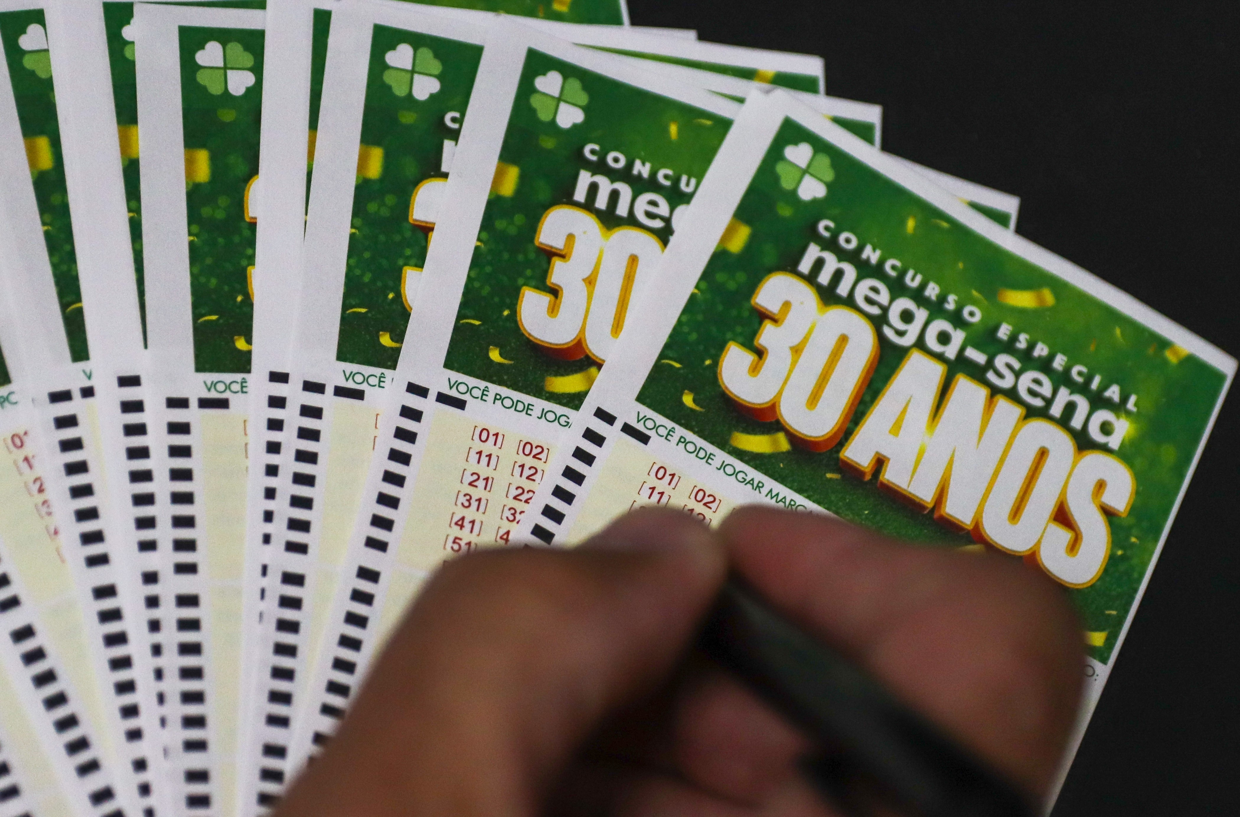 Mega-Sena 30 Anos: Prêmio de R$ 300 milhões não acumula e será sorteado no domingo (24)
