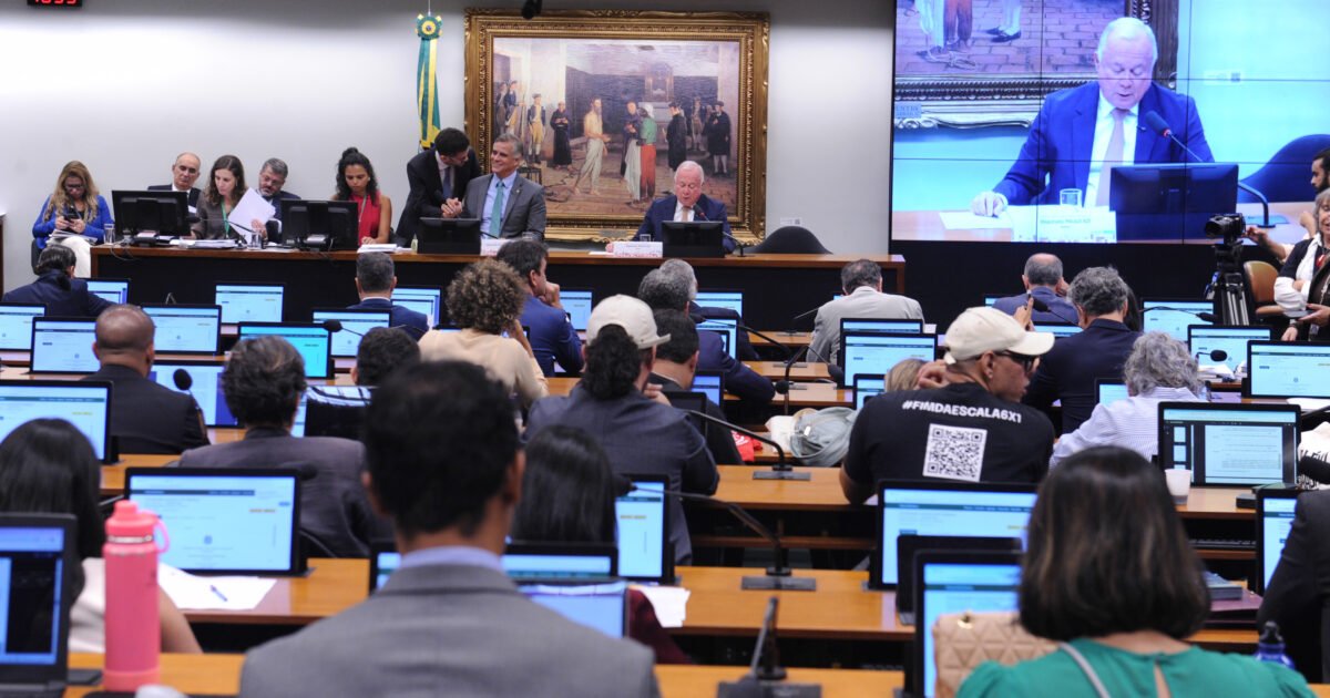 CCJ adia votação sobre maioridade penal em meio a debate acalorado