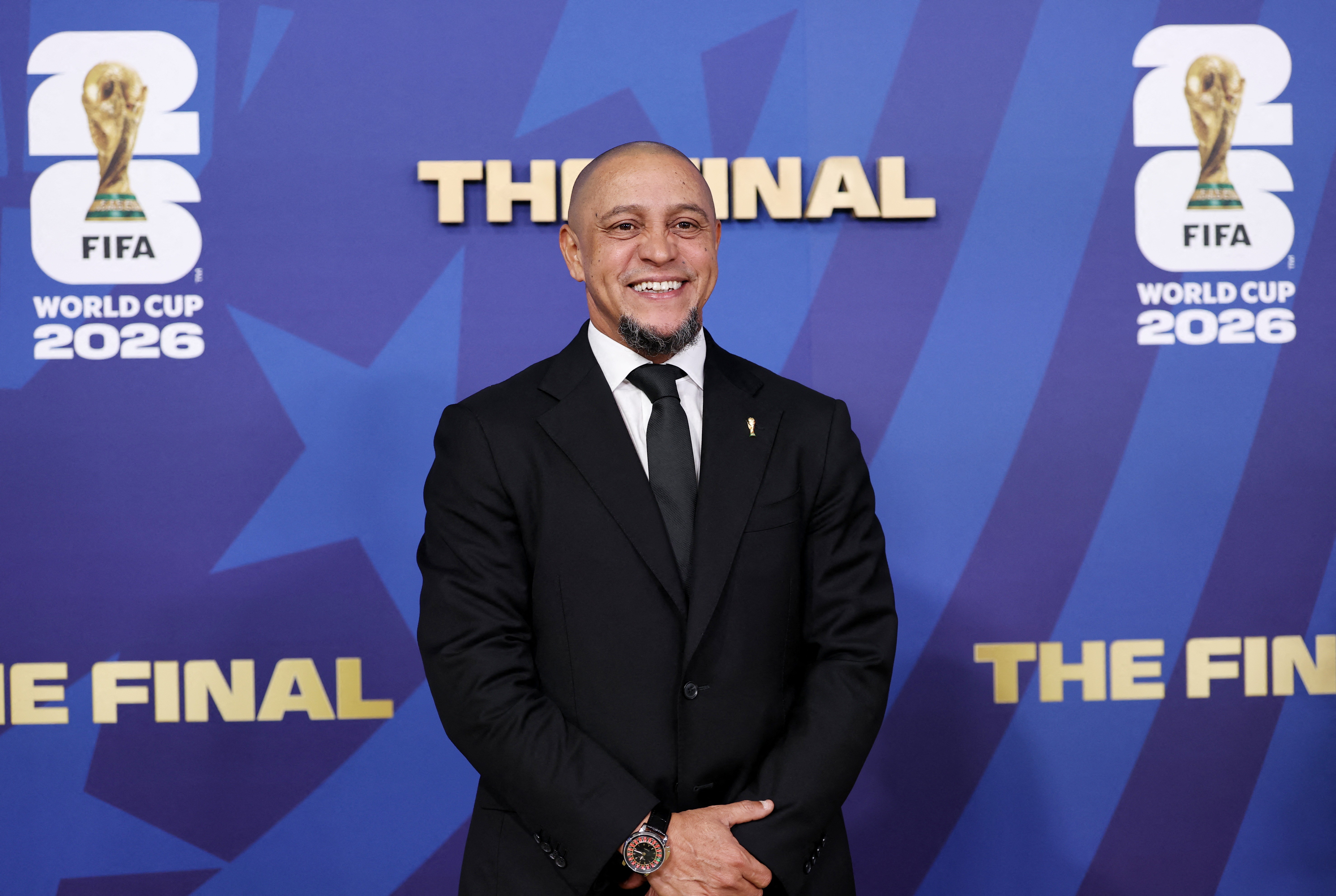 Roberto Carlos anuncia que comprará clube paulista ao lado de Ronaldo