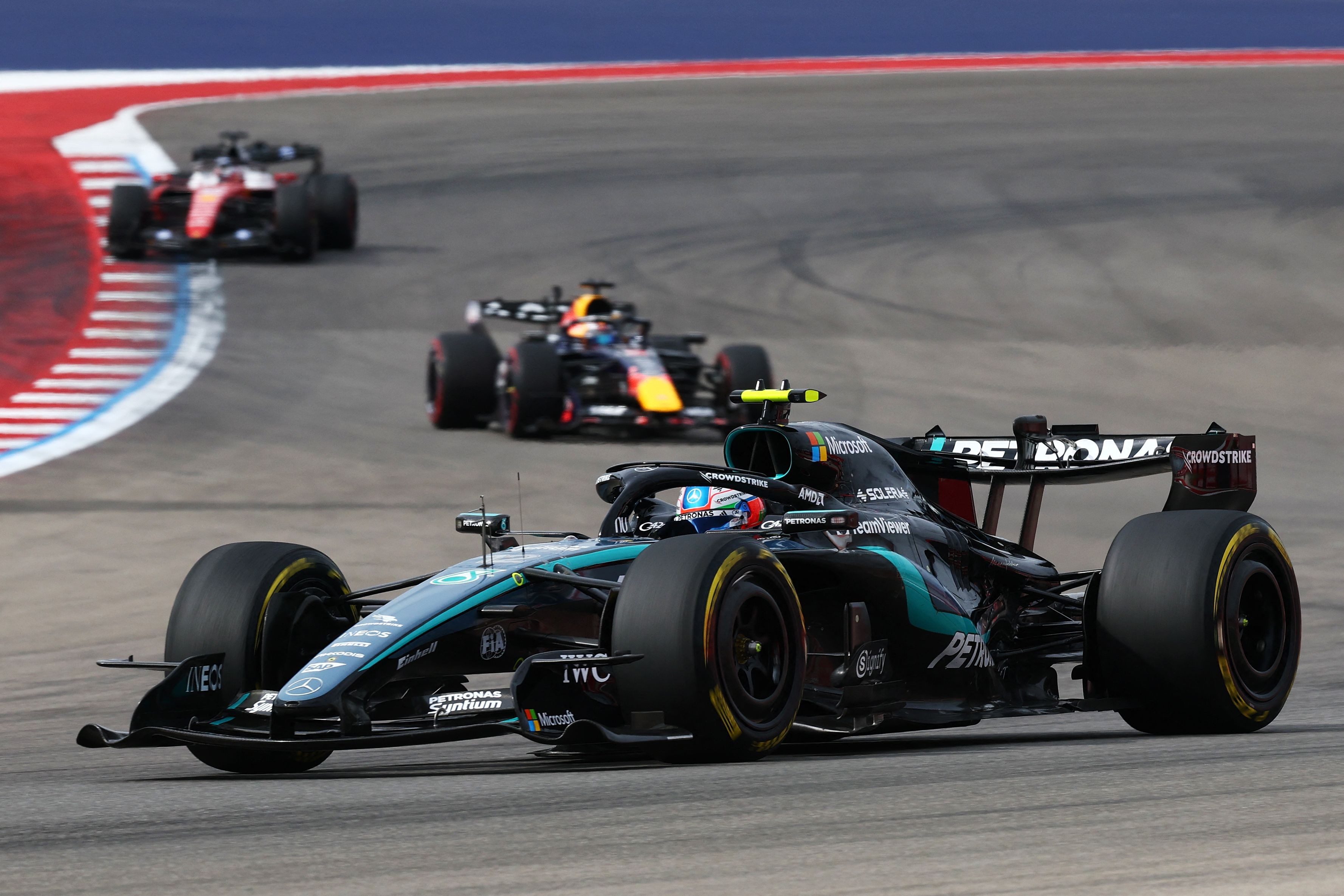 Kimi Antonelli vence o GP dos Estados Unidos, mas decisão do título de Fórmula 1 fica adiada