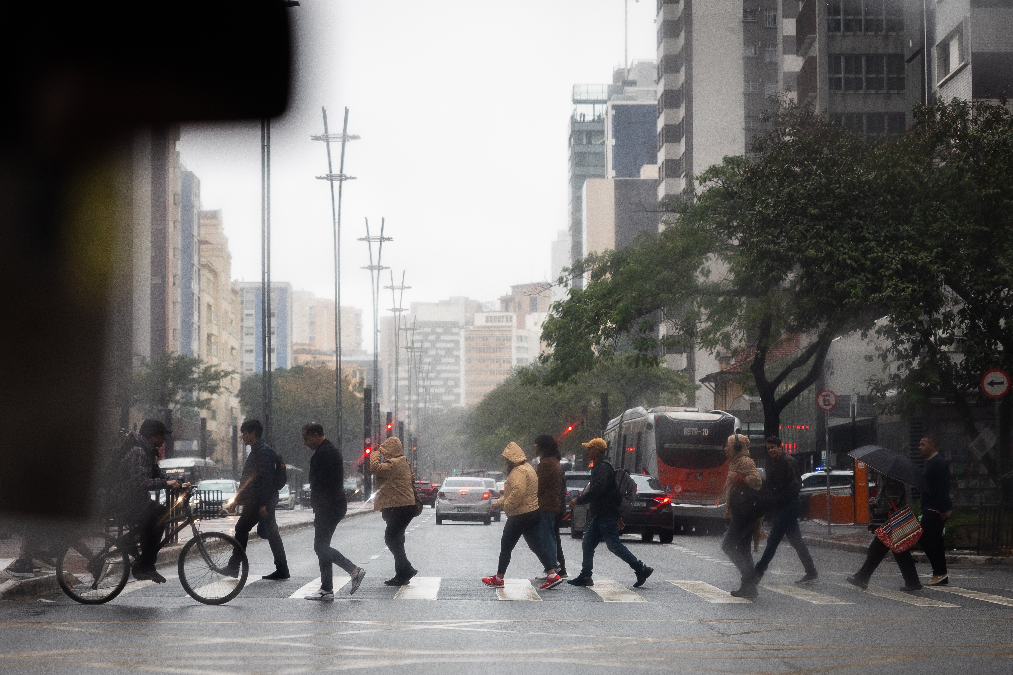 Frente fria derruba temperaturas em São Paulo, Rio e Vitória nesta segunda