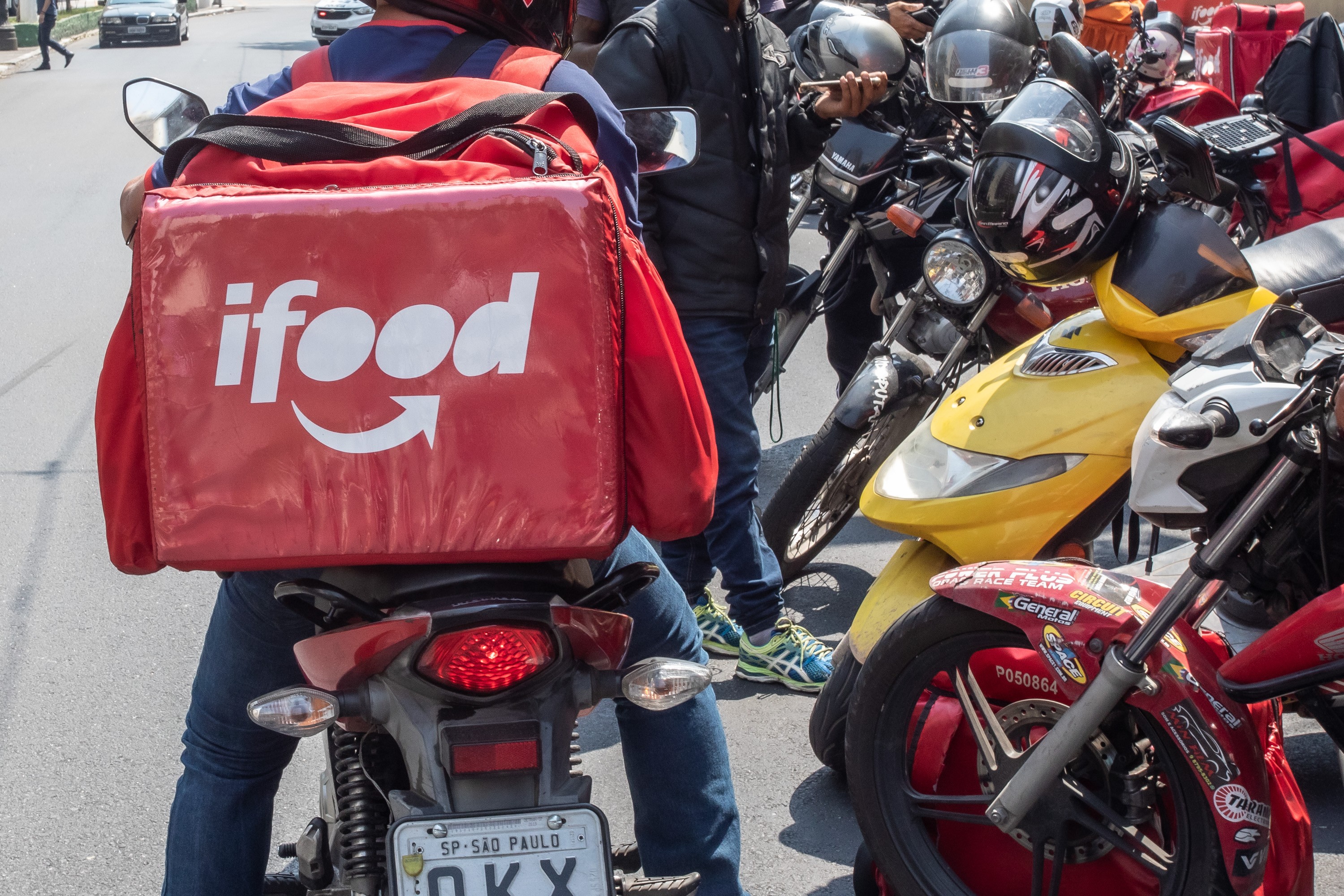 R$ 200 por dia para 130 entregas: a jornada dos trabalhadores de aplicativo em SP