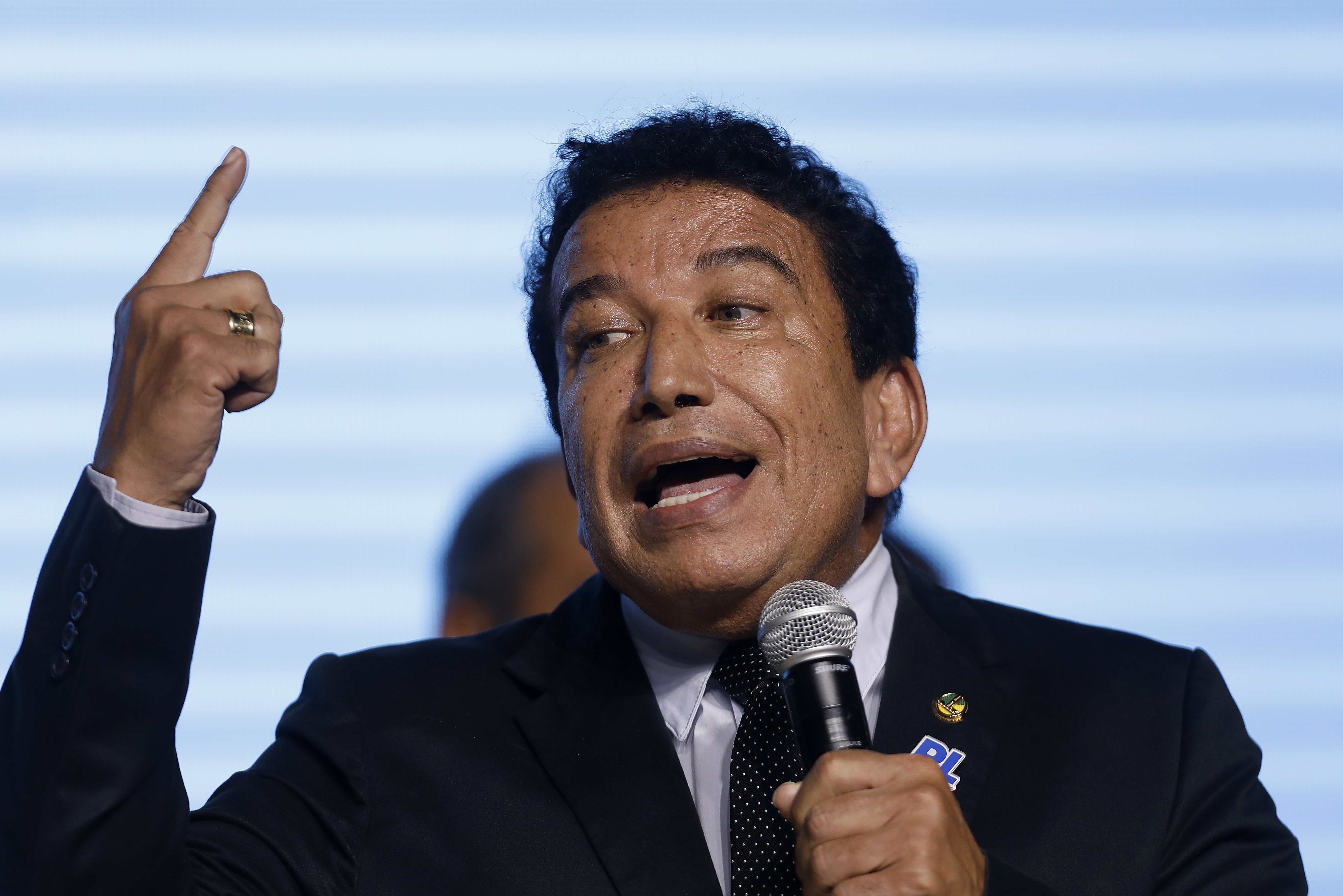 Magno Malta é internado em Brasília após pico de pressão no Senado