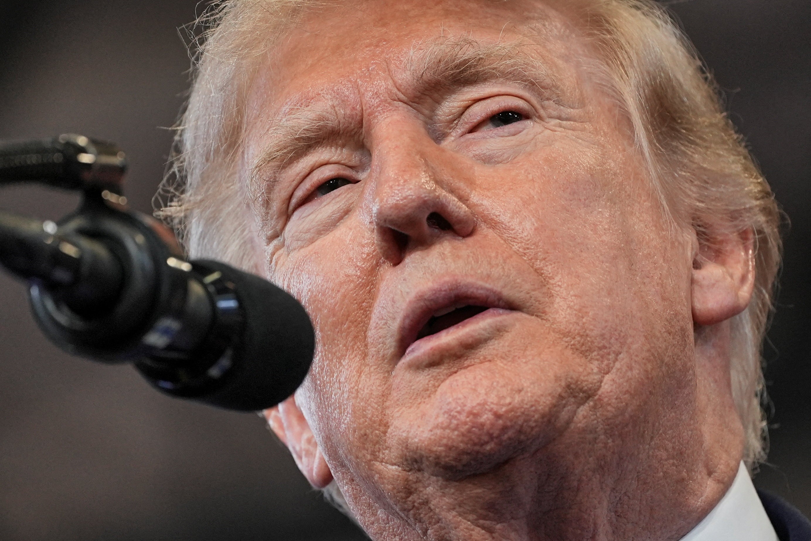 Trump ameaça bombardear Omã, aliado histórico dos EUA