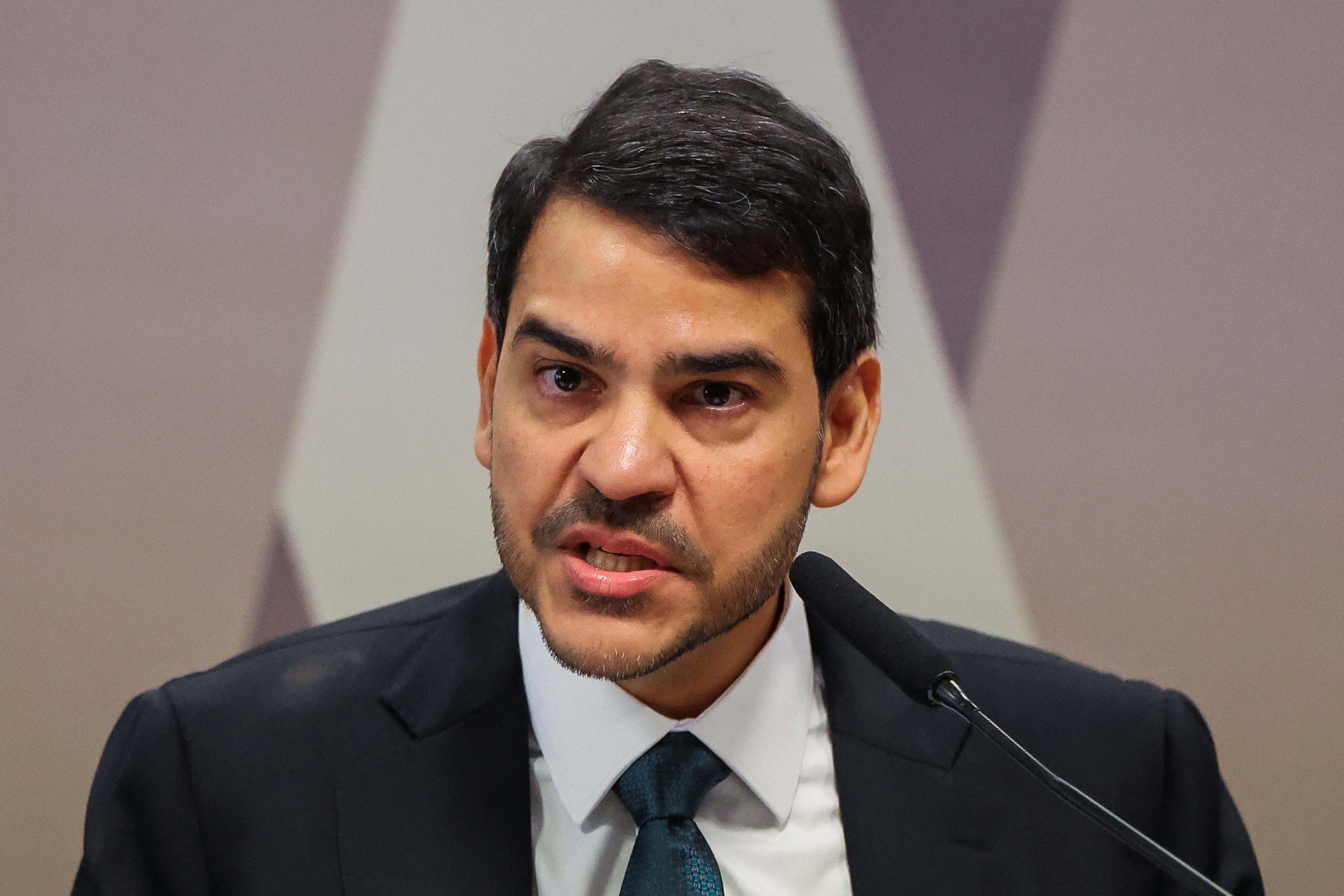 AGU chama 8 de janeiro de "um dos episódios mais tristes da história" em audiência com Flávio Bolsonaro