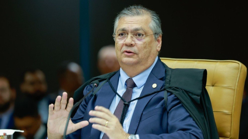 Dino impõe multa diária a estados e municípios por falta de transparência em emendas Pix
