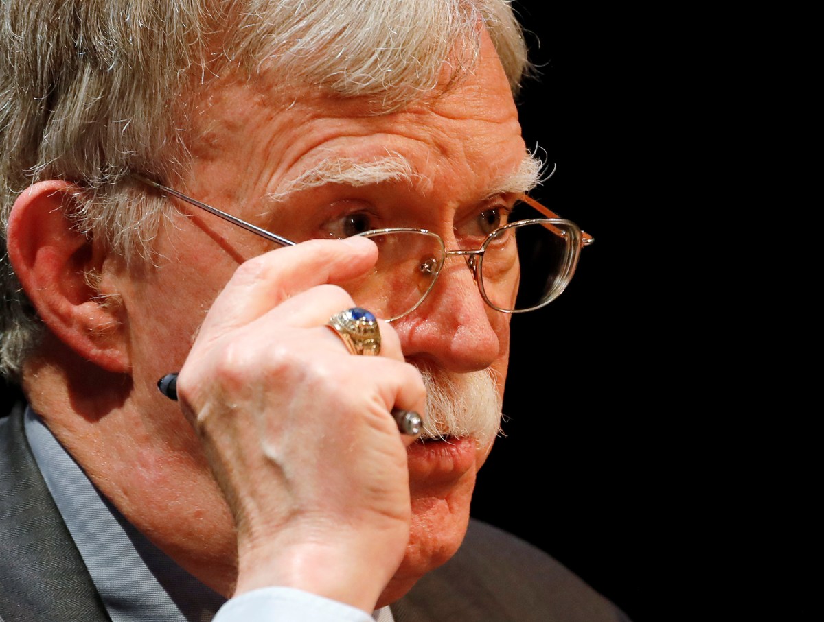 John Bolton, ex-conselheiro de Trump, admite culpa por vazar informações sigilosas