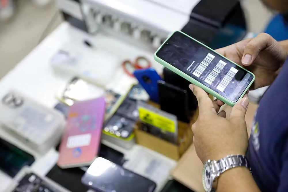 Pena para golpe online dobra e furto de celular pode dar 8 anos de prisão; entenda a nova lei