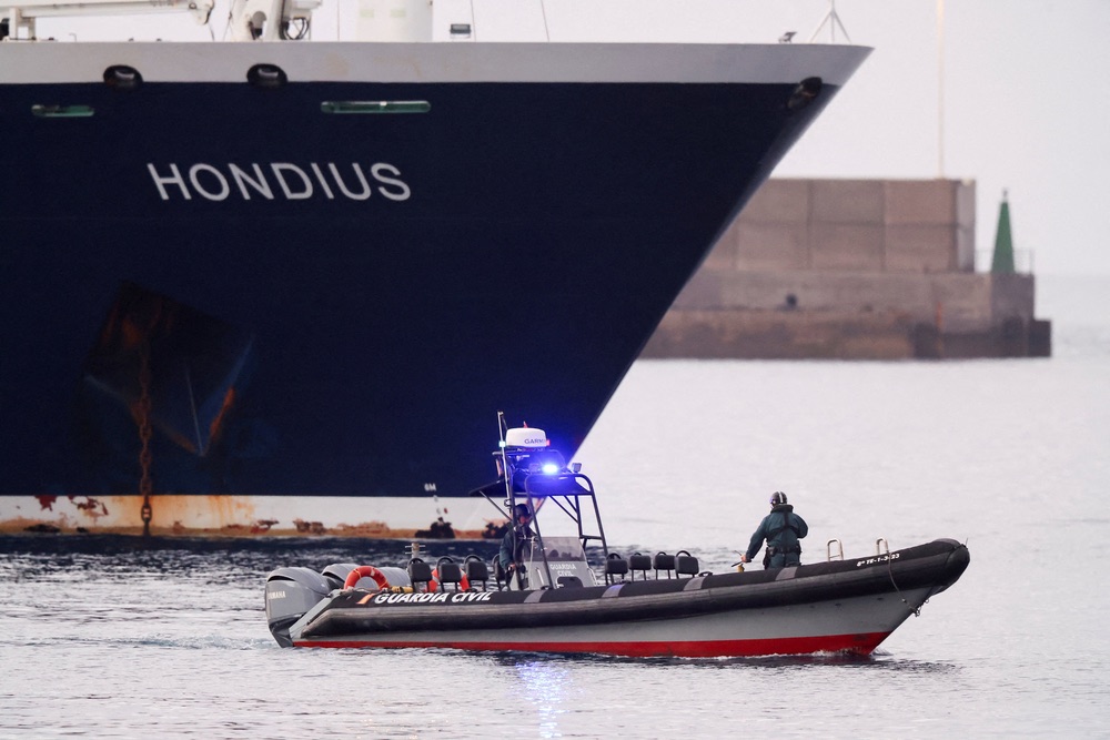 Cruzeiro com surto de hantavírus chega à Espanha sob megaoperação sanitária internacional
