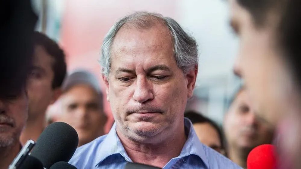 Ciro Gomes desiste de disputar a Presidência em 2026 e foca no Ceará