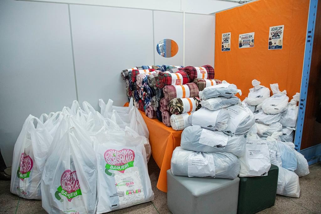 Campanha do Agasalho 2026 de Barueri distribuirá moletons feitos por costureiras da cidade