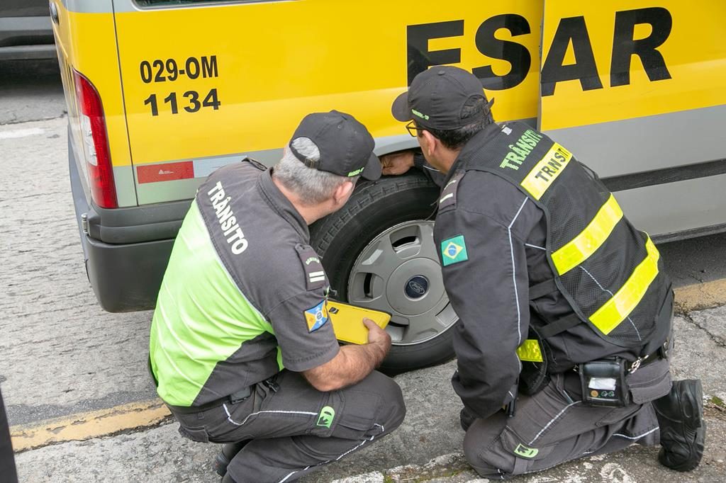 Operação em Barueri flagra irregularidades em transporte escolar