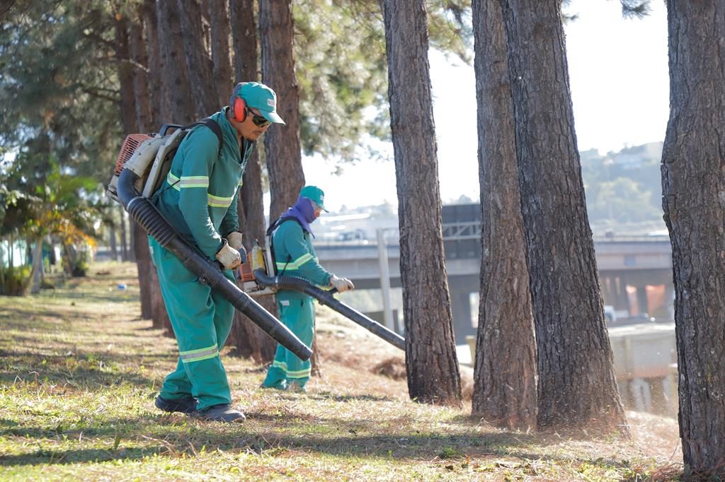 Barueri mobiliza 600 profissionais em megaoperação de limpeza urbana