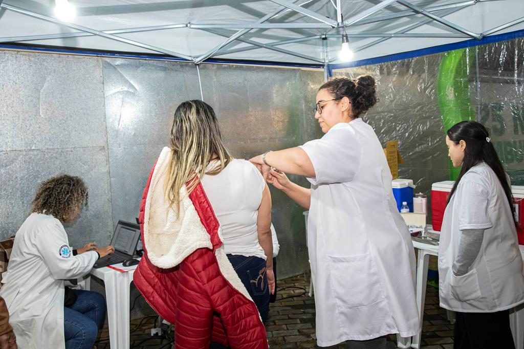 Arraiá de Barueri 2026: Saúde municipal monta estrutura com ambulâncias e vacinação contra gripe