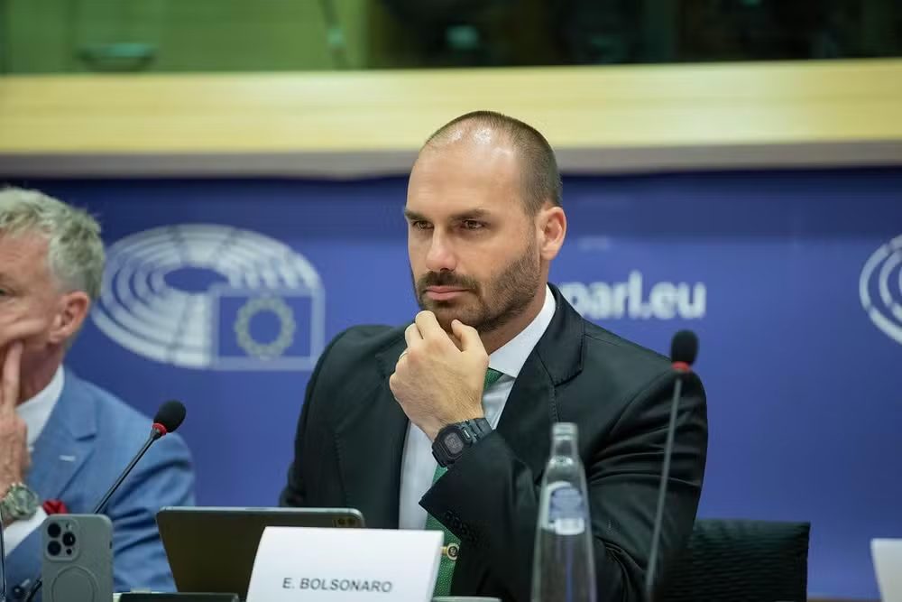 Supremo condena Eduardo Bolsonaro por coação