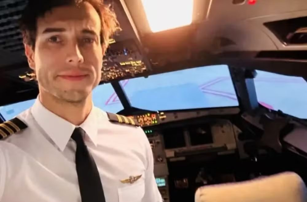 Instrutor se joga de avião na Argentina; aluna de 22 anos pousa sozinha