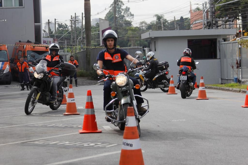 Barueri oferece curso gratuito de pilotagem preventiva para motociclistas